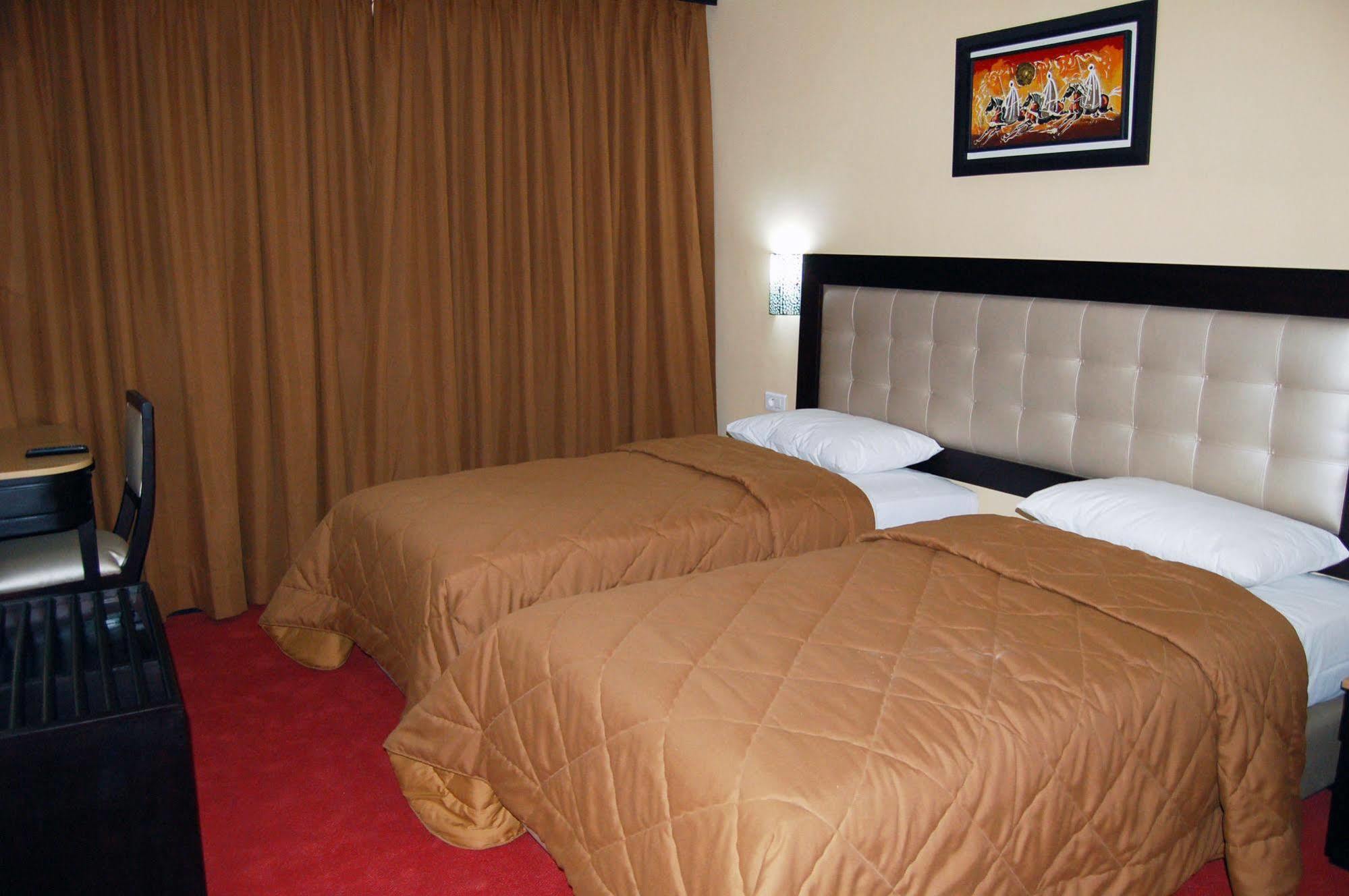 Hotel Al Akhawayn Oujda Esterno foto