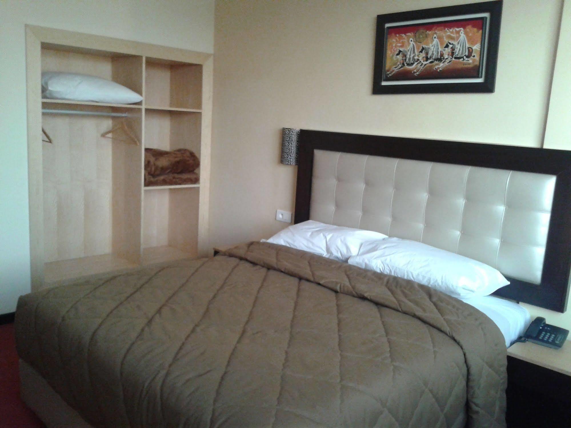 Hotel Al Akhawayn Oujda Esterno foto
